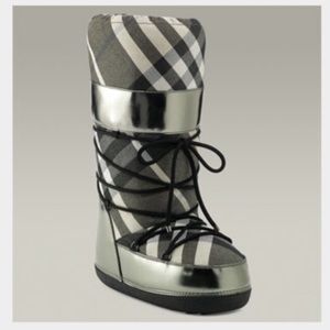 NWOT Burberry Silver Plaid Tie Moon Snow Boots